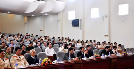 Quanh cảnh hội nghị.
