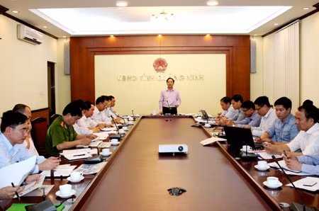 Đồng chí Đặng Huy Hậu, Phó Chủ tịch UBND tỉnh kết luận tại cuộc họp