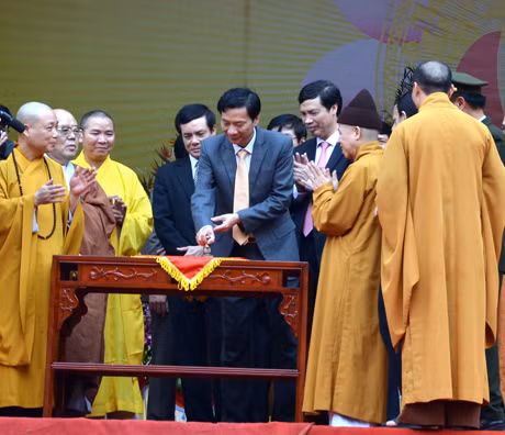 Đồng chí Nguyễn Văn Đọc, Phó Bí thư Tỉnh ủy, Chủ tịch UBND tỉnh khai ấn đầu năm
