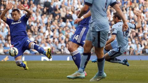 Arsenal chờ Chelsea và Man City sảy chân