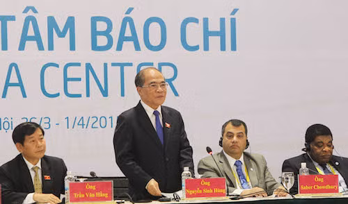 Chủ tịch Quốc hội Nguyễn Sinh Hùng cho biết, trong bốn ngày hội nghị, các đại biểu sẽ dành nhiều thời gian thảo luận nhiều chủ đề quan trọng về vai trò của Nghị viện trong các vấn đề an ninh mạng.