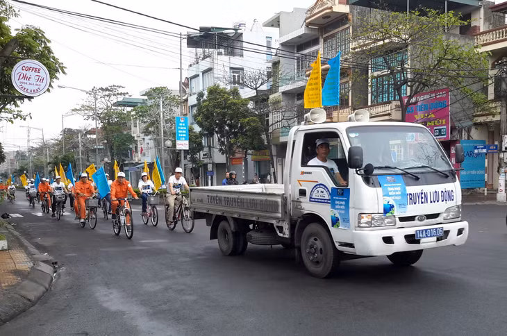 Quảng Ninh hưởng ứng chiến dịch Giờ trái đất 2015 ảnh 9 Quảng Ninh hưởng ứng chiến dịch Giờ trái đất 2015 ảnh 9
