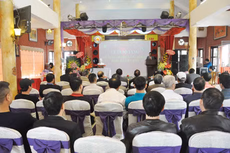 Quang cảnh buổi trao tặng Kỷ niệm chương cho các cựu cầu thủ TQN 
