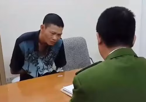  Nghi phạm Đinh Hiếu Thành tại trụ sở công an.
