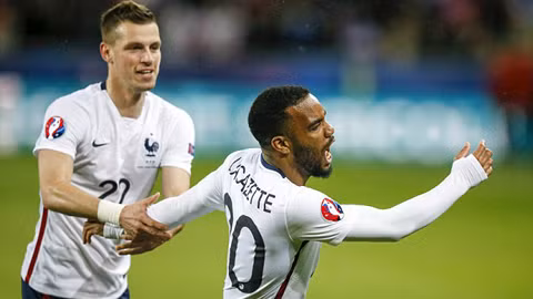 Lacazette đã có bàn thắng đầu tiên trong màu áo ĐT Pháp