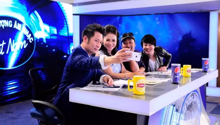 Bộ tứ giám khảo trong chương trình Vietnam Idol 2015.