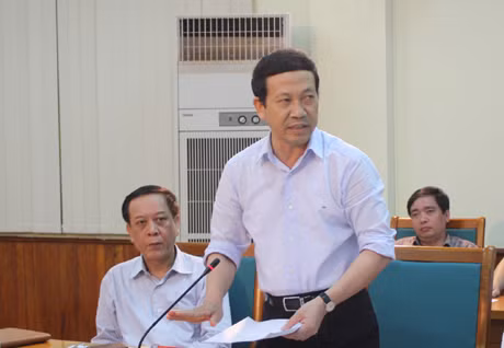 Đồng chí Nguyễn Văn Thành, Phó Chủ tịch UBND tỉnh phát biểu làm rõ thêm một số nội dung liên quan đến công tác chuẩn bị cho khởi công dự án Cảng hàng không Quảng Ninh.