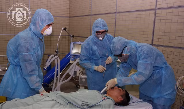Các bác sĩ luôn sẵn sàng cho mọi tình huống xảy ra.