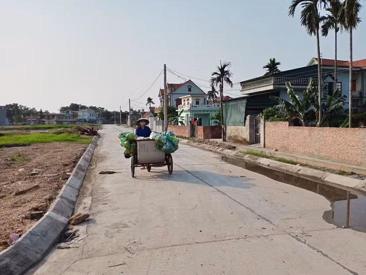 Phường Xuân Sơn đạt tỷ lệ thu gom rác thải sinh hoạt trên 90%