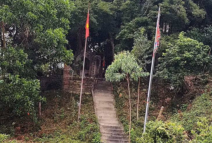 Một địa điểm tín ngưỡng trong danh giới di tích thuộc xã Quan Lạn