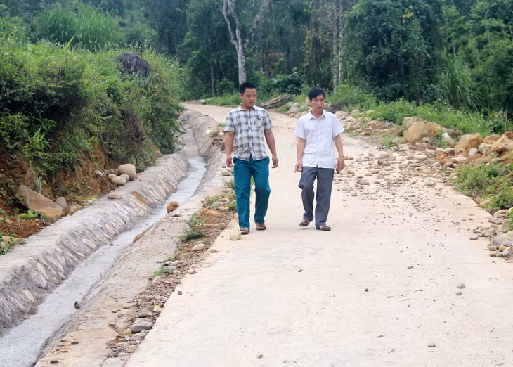 Tuyến đường dài hơn 800m lên khu Sán Chỉ (thôn Khe Mọi, xã Đồng Văn, huyện Bình Liêu) được bê tông hóa trong năm 2019. Ảnh: Thu Chung