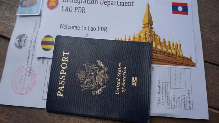 Người nước ngoài ở Lào bị quá hạn hộ chiếu từ ngày 29/3 sẽ không bị phạt.