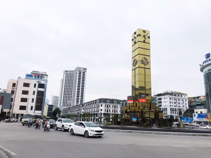 Tại khu vực Cột đồng hồ, lưu lượng xe cũng không cao vào ngày cuối tuần.