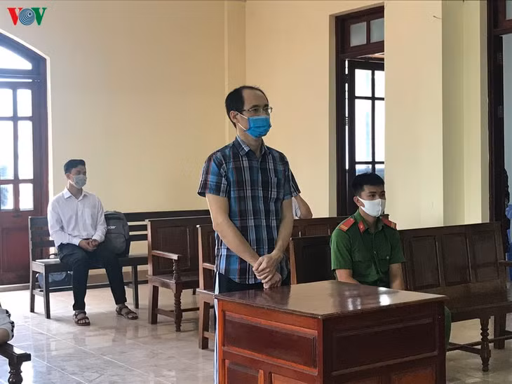  Tòa án Nhân dân quận Ninh Kiều đã tuyên phạt Chung Hoàng Chương 18 tháng tù