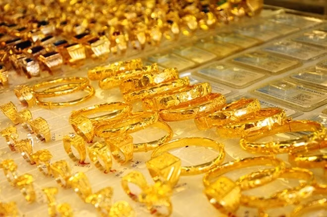 Đầu tuần, USD bất ngờ tăng giá, vàng đồng loạt giảm. ảnh minh họa