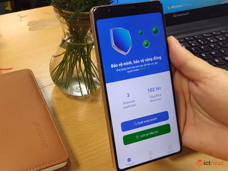 Bộ TT&TT và Bộ Y tế khuyến nghị toàn dân hãy cài ứng dụng Bluezone cho mình và cho 3 người khác trên trang Bluezone.vn (Ảnh minh họa)