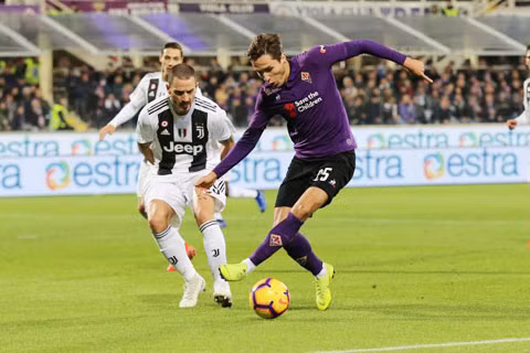 Chiesa (phải) nhiều khả năng sẽ là đồng đội của Bonucci tại Juventus.