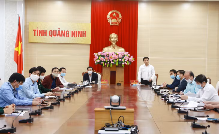 Đồng chí Nguyễn Văn Thắng, Chủ tịch UBND tỉnh, phát biểu tại điểm cầu trực tuyến Quảng Ninh.