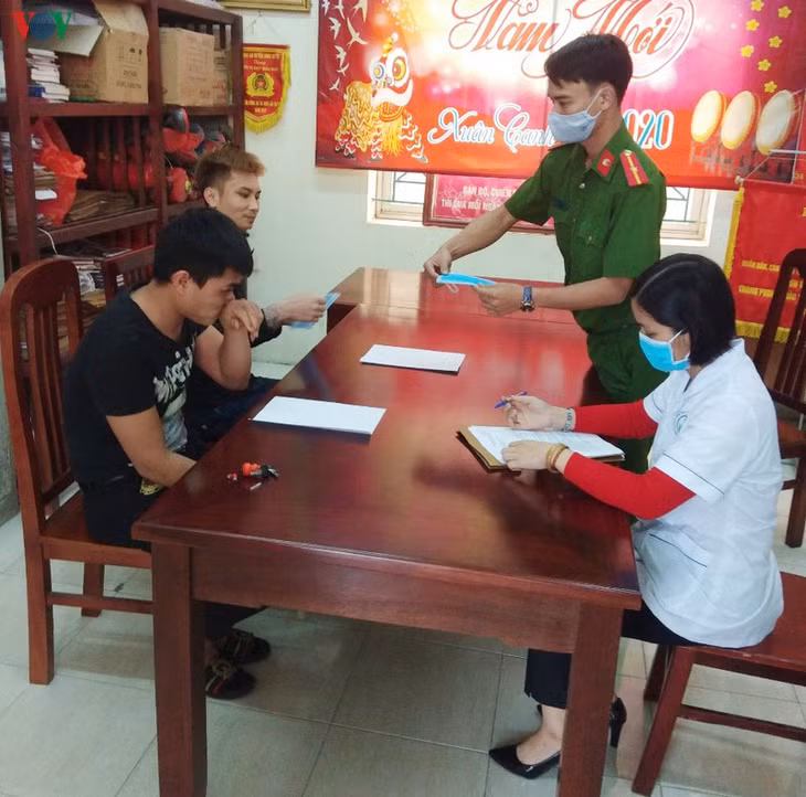 Công an huyện Bình Xuyên lập biên bản xử phạt 7 cơ sở kinh doanh dịch vụ vvi phạm quy định.