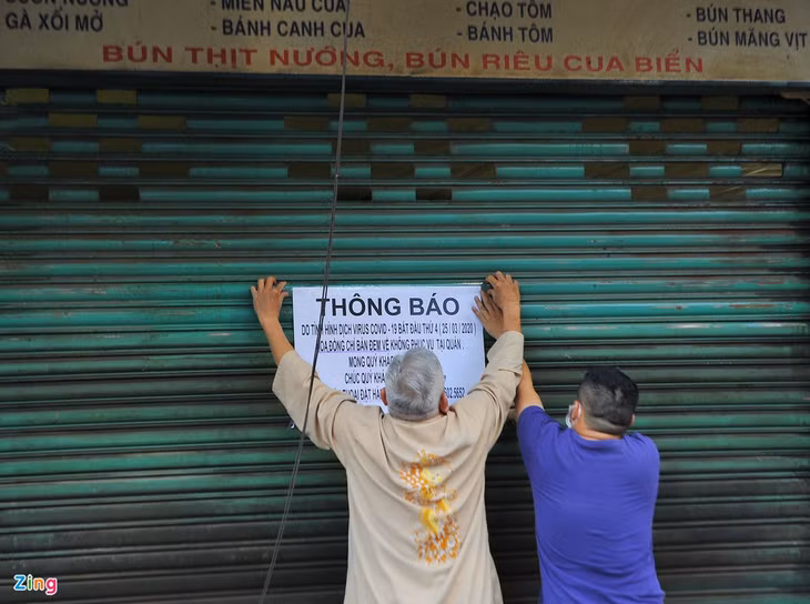Các ngành dịch vụ được cho là chịu ảnh hưởng nặng nề nhất từ dịch Covid-19. Ảnh: Phạm Ngôn.