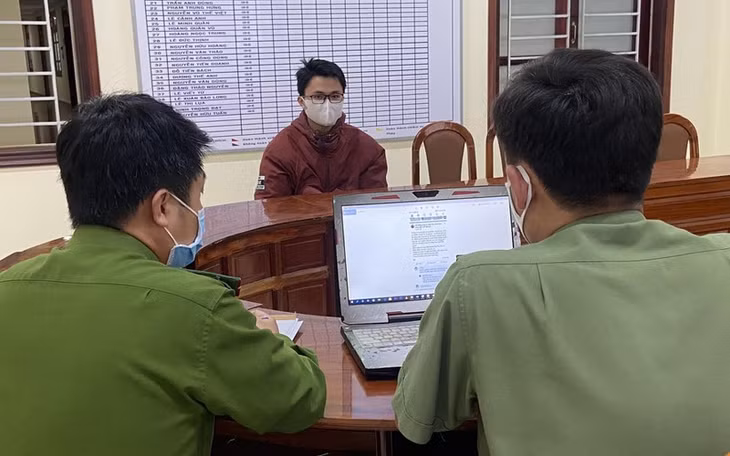  Đinh Vĩnh Sơn tại cơ quan điều tra