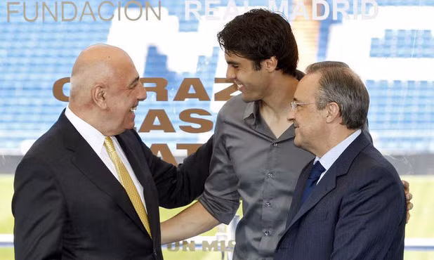 Kaka (giữa) bên cạnh Chủ tịch Perez và Phó Chủ tịch Milan, Galliani. Ảnh: Brand.