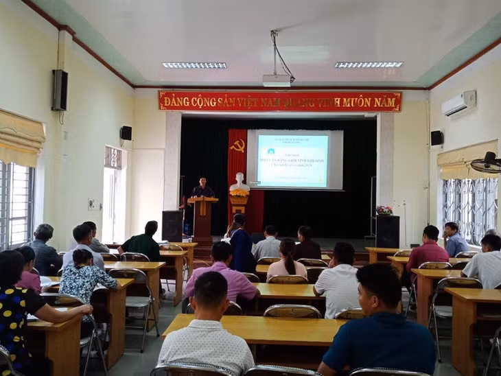 Trung tâm Y tế huyện Ba Chẽ tổ chức tập huấn mất cân bằng giới tính khi sinh.