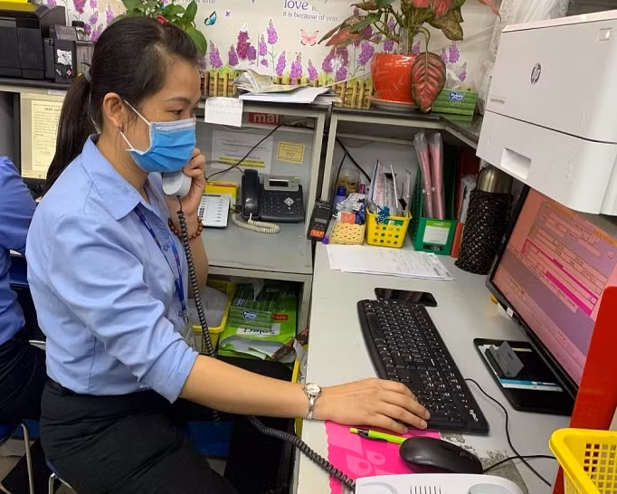 Nhiều người tiêu dùng đặt hàng qua điện thoại