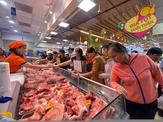 Giá thịt heo lên cao, người tiêu dùng đắn đo khi mua sắm
