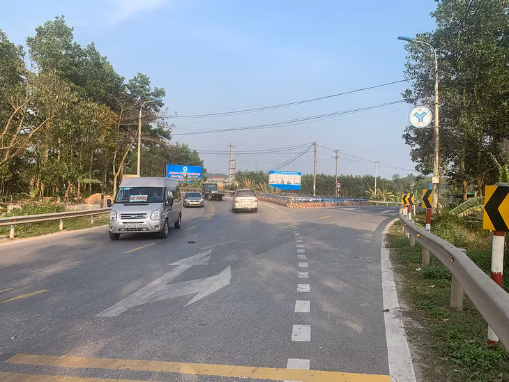 Ngã 3 Mũi Chùa vẫn còn điểm cua gấp, khuất tầm nhìn cần được mở rộng để đảm bảo ATGT.