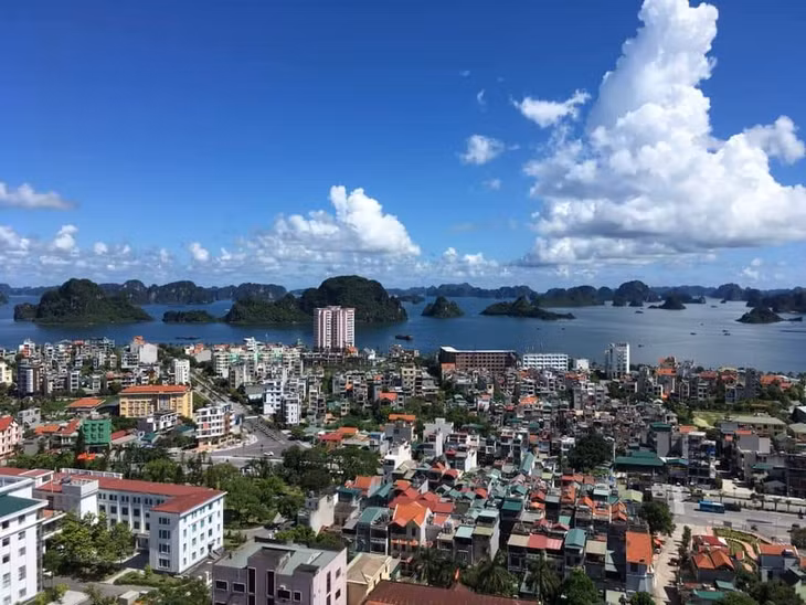 Quang cảnh TP Hạ Long.