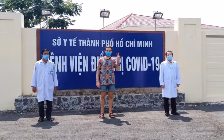 Bệnh nhân cuối cùng được điều trị tại bệnh viện điều trị COVID-19 Cần Giờ được xuất viện.
