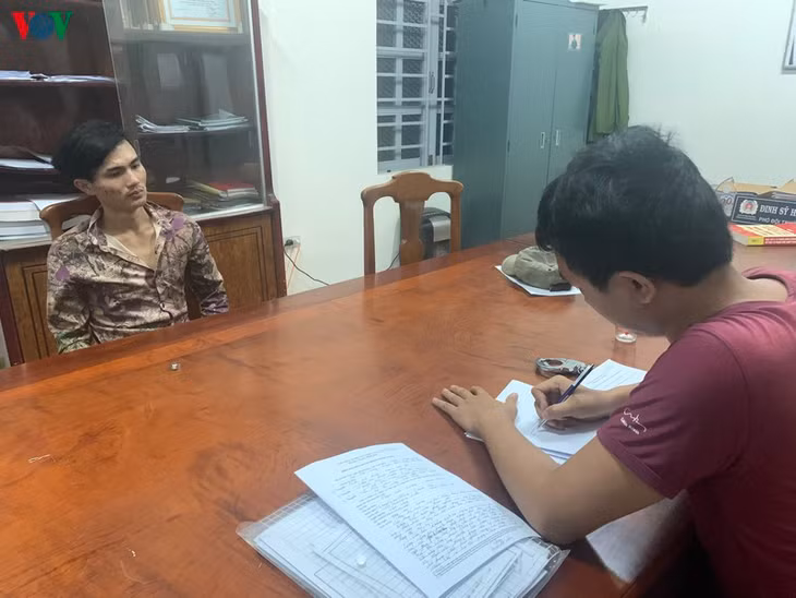 Đối tượng Phạm Văn Lượng tại cơ quan công an.