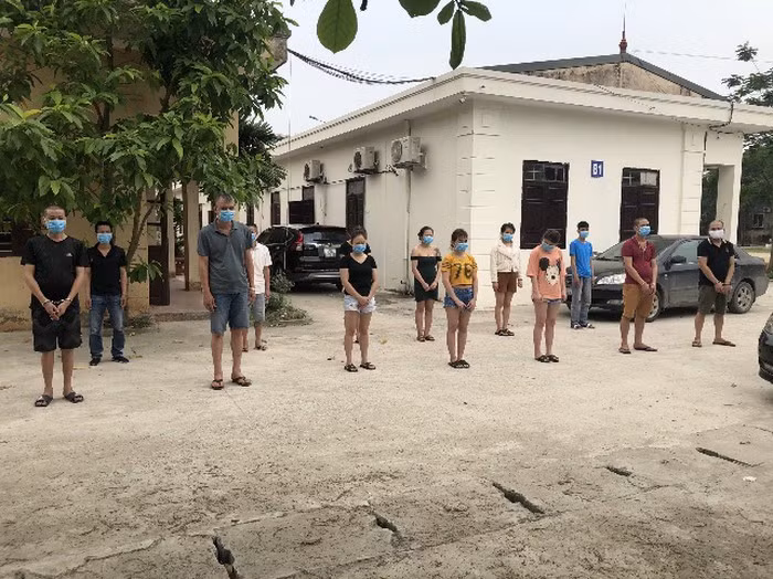  Các đối tượng tại cơ quan công an.
