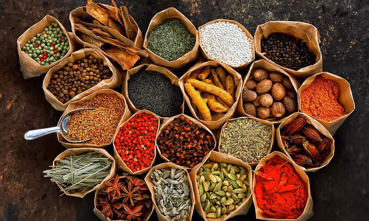 Một số loại thảo dược dùng trong bài thuốc Đông y. Ảnh: The Thaiger.