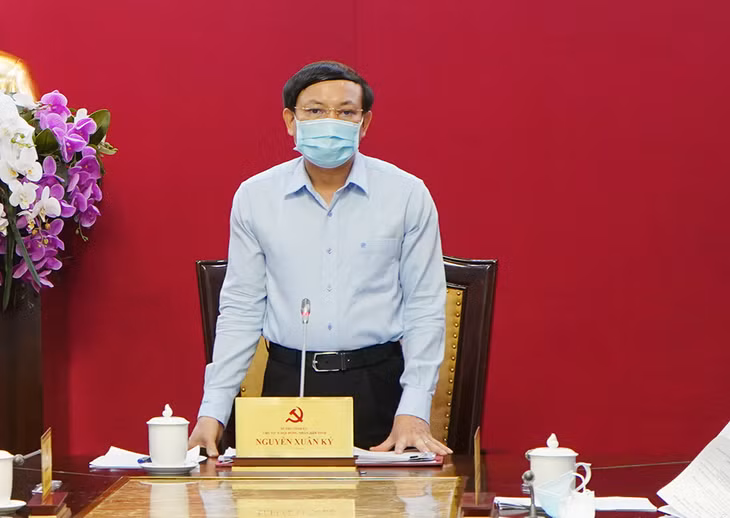 Bí thư Tỉnh ủy Nguyễn Xuân Ký kết luận cuộc họp.