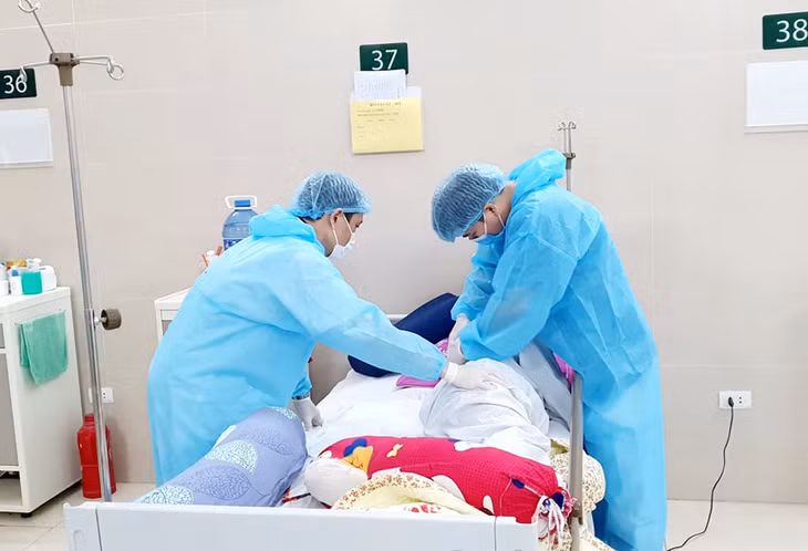  Bệnh viện Bạch Mai điều trị các bệnh nhân nặng trong thời gian bị cách ly. Ảnh: BV