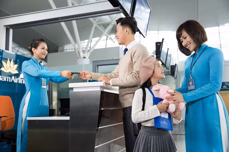 Vietnam Airlines và Vinpearl đề xuất tặng 5.000 kỳ nghỉ trọn gói tri ân lực lượng y tế tuyến đầu.