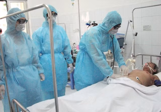 Những bác sĩ ở tuyến đầu trong chăm sóc và điều trị cho các bệnh nhân mắc các bệnh truyền nhiễm.