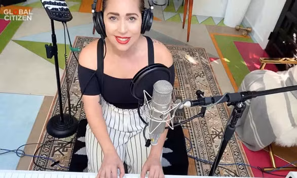 Lady Gaga trình diễn tại nhà trong One World: Together At Home - Ảnh: AFP