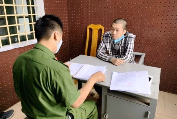 Đối tượng Trịnh Quang Anh tại cơ quan công an.