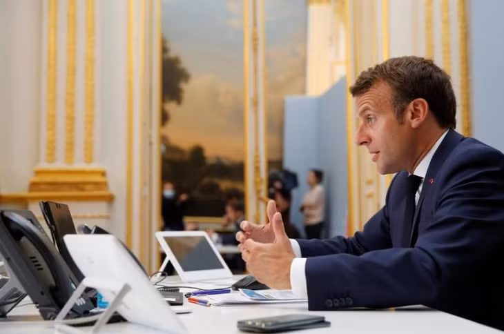 Tổng thống Pháp Emmanuel Macron tham gia vào cuộc họp trực tuyến. (Ảnh: Reuters)