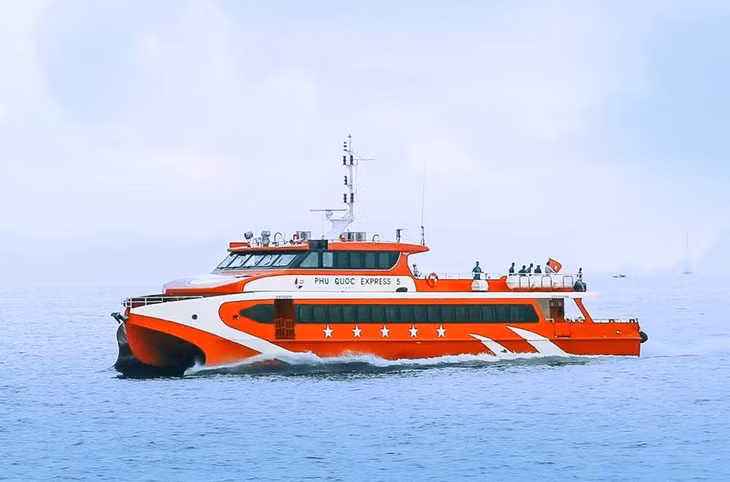 Tàu tuyến chở khách tuyến Rạch Giá - Phú Quốc