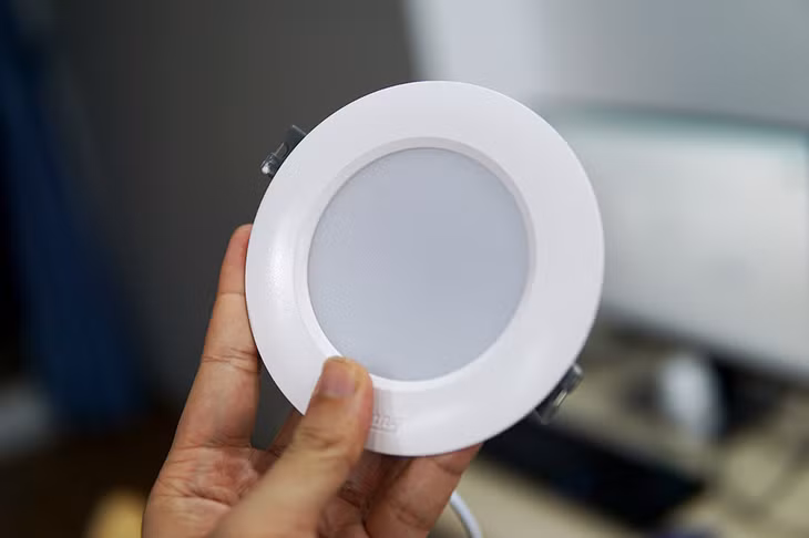 Đèn LED có kích thước nhỏ, ánh sáng chiếu theo hướng, dễ ứng dụng vào nhiều nhu cầu khác nhau.