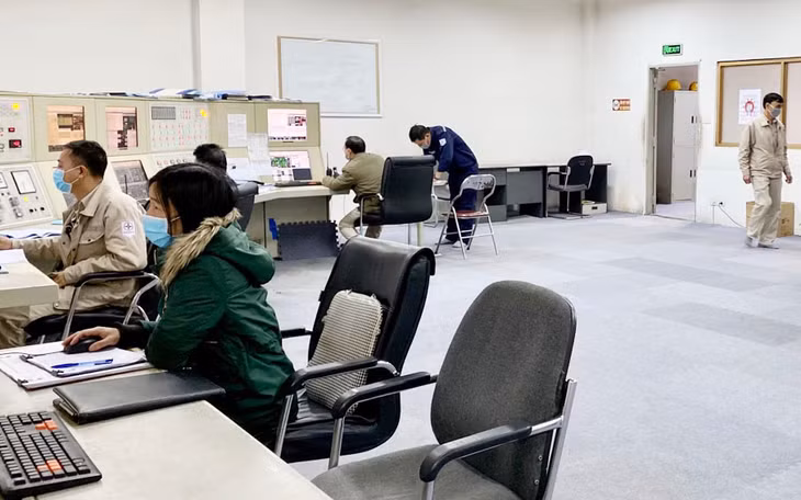 Lực lượng vận hành sản xuất tại Công ty nhiệt điện Uông Bí chấp hành quy định phòng dịch