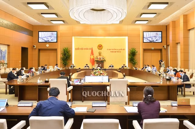 Phiên họp thứ 43 của Ủy ban Thường vụ Quốc hội.