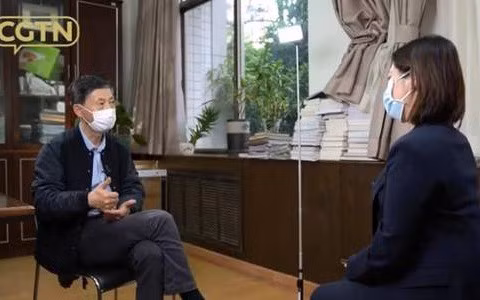 Ông Viên Chí Minh trả lời phỏng vấn CGTN. Ảnh: CGTN.