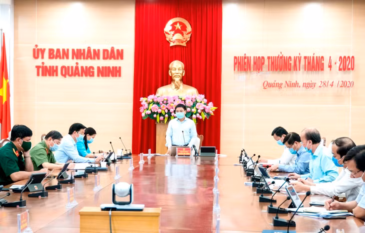 Chủ tịch UBND tỉnh Nguyễn Văn Thắng chỉ đạo tại cuộc họp.