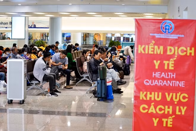 Nhu cầu đi lại bằng đường hàng không tăng nhưng nguồn cung hạn chế nên giá vé tăng.