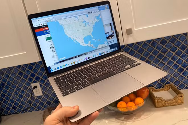 Bản tiêu chuẩn của MacBook Air 2020 hiện đang được bán với giá 949 USD. ẢNH: CNBC